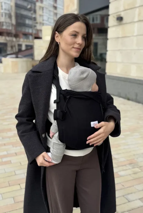 Эргономичный рюкзак Di Sling Adapted – физиологическая переноска, растущая вместе с ребенком Эргономичный рюкзак Di Sling Adapted – физиологическая переноска, растущая вместе с ребенком