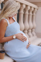 Невесомый сарафан для беременных и кормления в голубом цвете