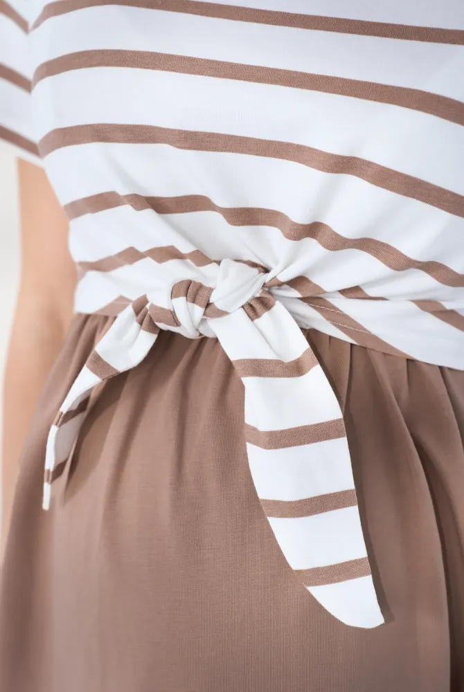 Сукня для вагітних, з секретом для годування Becky, коричнева із смугастим топом Сукня для вагітних, з секретом для годування Becky, коричнева із смугастим топом