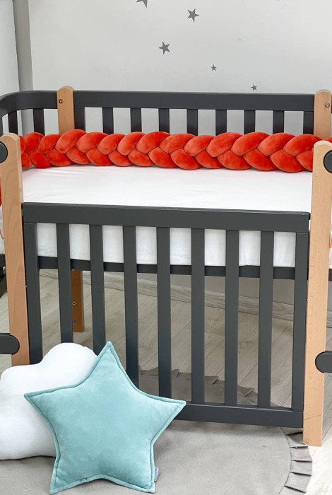 Защитный бортик-косичка в детскую кроватку, терракотового цвета
