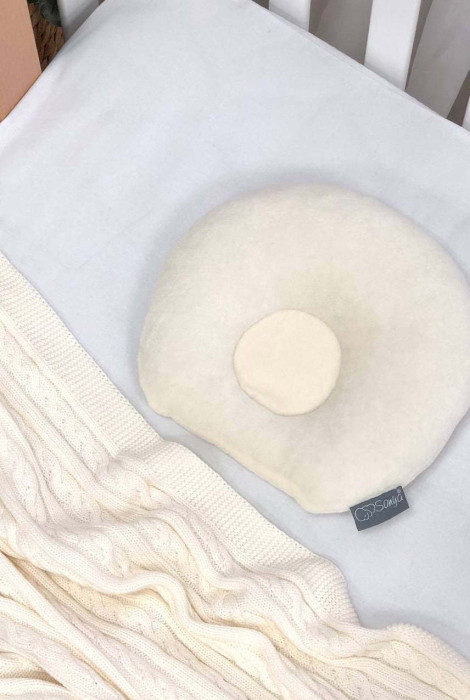 Анатомическая велюровая подушка для новорожденных, молочного цвета