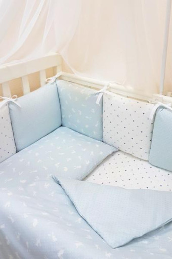 Комплект защитных бортиков в детскую кровать Baby Design Premium, Кролики голубой