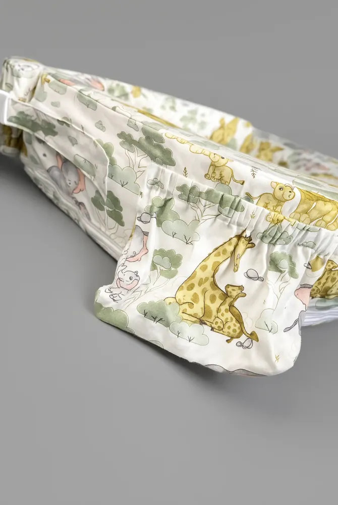 Бавовняна наволочка на ортопедичну подушку для годування двійні, сафарі на білому тлі Бавовняна наволочка на ортопедичну подушку для годування двійні, сафарі на білому тлі