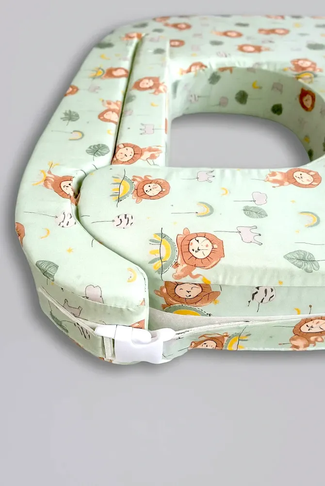 Бавовняна наволочка на ортопедичну подушку для годування двійні, леви на м'ятному фоні Бавовняна наволочка на ортопедичну подушку для годування двійні, леви на м'ятному фоні