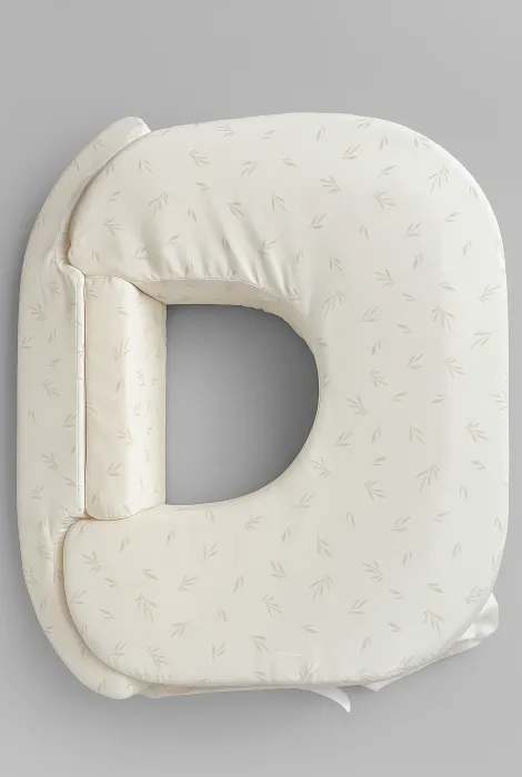 Бавовняна наволочка на ортопедичну подушку для годування двійні, гілочки на молочному тлі Бавовняна наволочка на ортопедичну подушку для годування двійні, гілочки на молочному тлі
