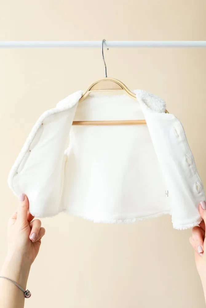 Хутряна жилетка Tino для малюків, молочна Хутряна жилетка Tino для малюків, молочна