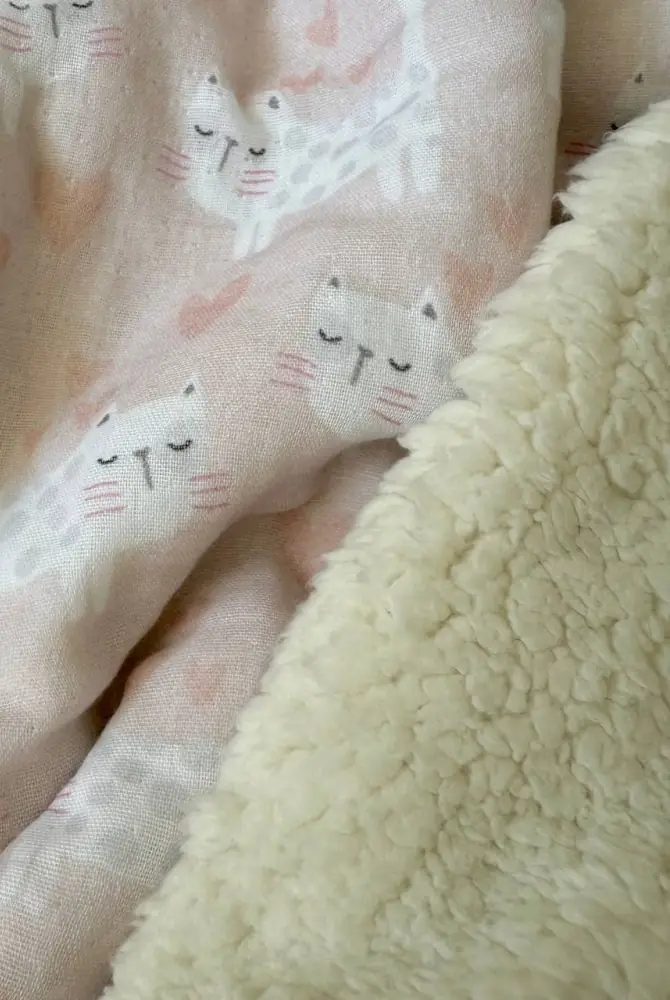 Утепленный плед с меха и муслина, кошки Утепленный плед с меха и муслина, кошки